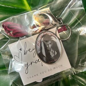 alanis morissette band pendant keychain necklace 90’S vibes rare